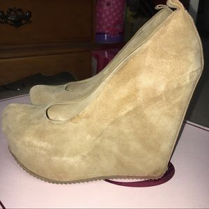 ALDO WEDGED CLOSED TOE HEELS